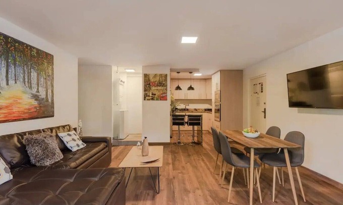 Zona Rosa Apartment | Gorgeous 2 BR 2 BATH unit in Parque Lleras with A/C