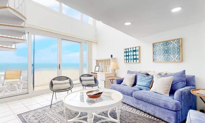 Little Salisbury House | ⭐️Gorgeous 2 Story Oceanfront Penthouse Heated Pool Sauna⭐️