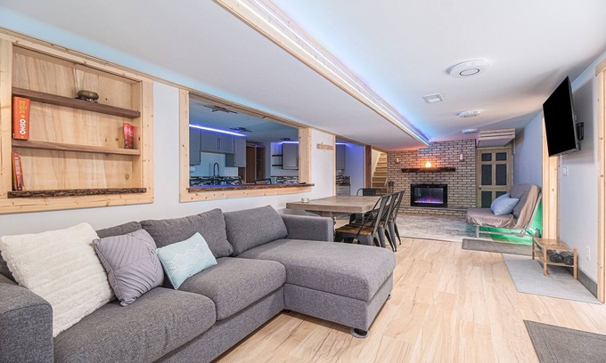 Drayton Plains Apartment | GoRgEoUs 2b/2b Lakefront Apt w/Sauna! Boats Galore, patio, HUGE waterfront yard!