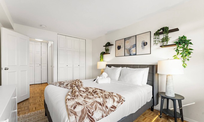 North Brookline Apartment | Gorgeous 2BR Next to BU 8349