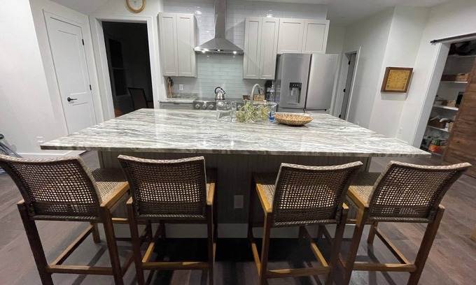 Shannon House | Gorgeous 3-bed, 3.5 bath on 32 acres of beautiful farmland, Shannon, MS. WiFi.