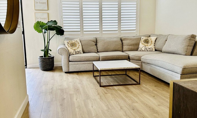Canyon Country Condo | Gorgeous 3 Bedroom Condo