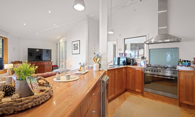 Birchs Bay House | Gorgeous 3 Bedroom House - Birchs Bay