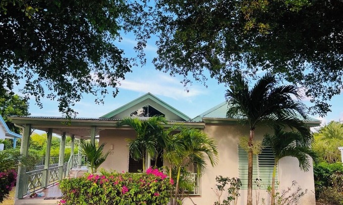 Saint John Parish House | Gorgeous 3-bedroom house with WiFi in Cedar Valley Springs, next to Golf Course