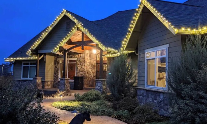 Carlton House | Gorgeous 3 BR 2.5 BA Craftsman home on 1/2 acre- Great outdoor spaces & firepit