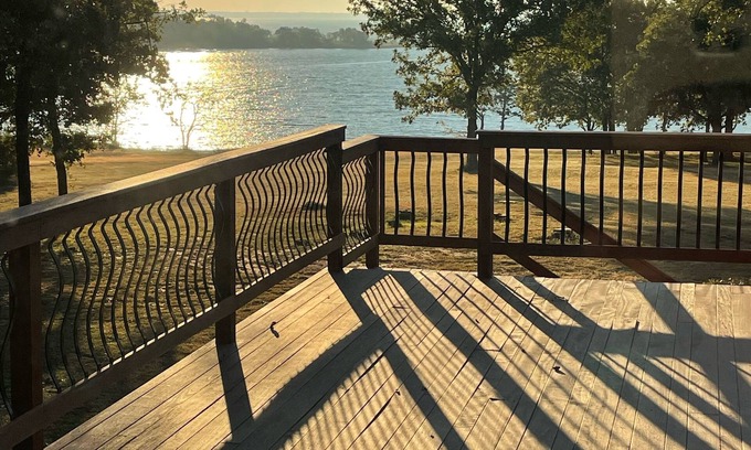 Kingston House | Gorgeous 3 story lake Texoma home on the water !