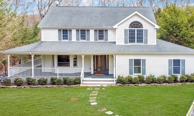 Noyack House | Gorgeous 4 bed 3 bath home with Pool - walking distance to beach