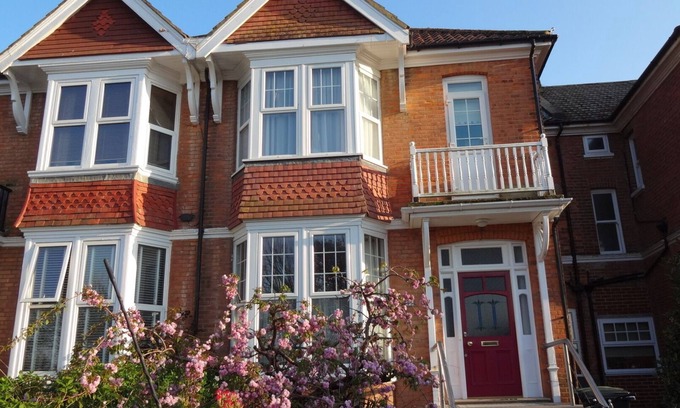 Bexhill-on-Sea House | Gorgeous 4-Bed House in Bexhill-on-Sea, sea views.