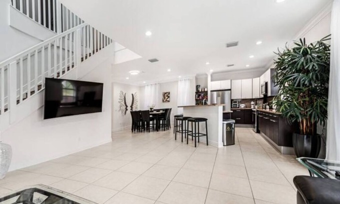 Croissant Park House | Gorgeous 4 bed/4 bath @ Endless Summer