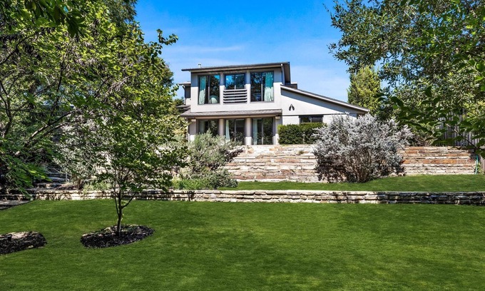 Northwest Dallas House | Gorgeous 4 Bedroom Home with a pool on Joe's Creek