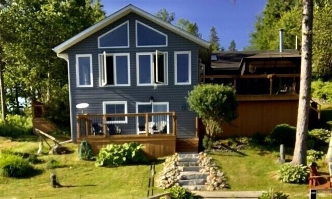 Unorganized Centre Parry Sound Cottage | GORGEOUS 4 Season WATERFRONT Cottage Family Getaway, Sleeps up to 14 w loft apt
