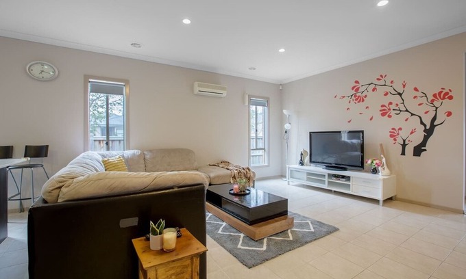 Point Cook House | Gorgeous 4BR home in Point Cook
