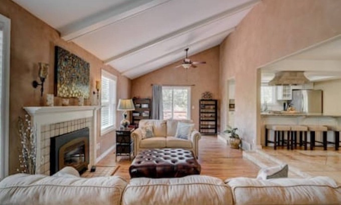 Bozeman House | ★GORGEOUS! 4BR, Large Fenced Yard, Dog-Friendly!★