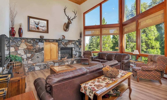 Granite Ridge Cabin | Gorgeous 5 BDR Traviloli Mountain Retreat for 10!