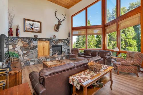 Granite Ridge House | Gorgeous 5 BDR Traviloli Mountain Retreat for 10