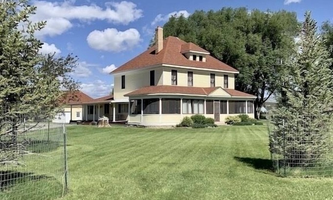 Meeker House | Gorgeous 5 Bedroom 4 Bath Home on the White River