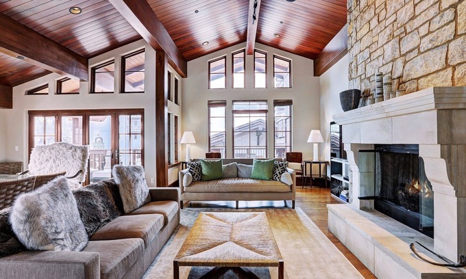 Vail House | Gorgeous 5 Bedroom Private Chalet in Vail Village by RedAwning - Save 20% on 7+ Nights!