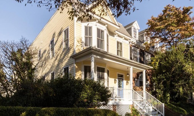 Church Hill House | Gorgeous 5BD Churchill Home Across Chimborazo Park