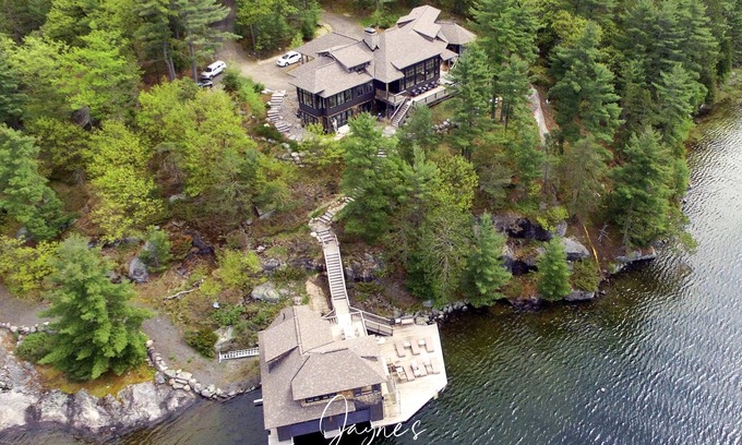 Seguin Cottage | Gorgeous 6 bedroom | 6 bathroom cottage with living quarters in Boathouse!