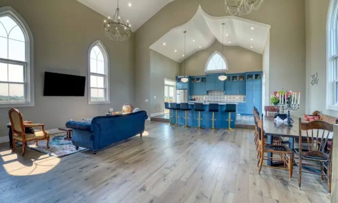 Richwood House | Gorgeous and Convenient Chapel House!