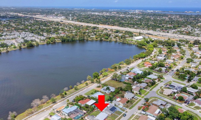 Lake Worth House | Gorgeous and modern home tastefully decorated near Lake, Downtown and Beaches