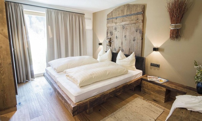 Selva di Val Gardena Apartment | Gorgeous Apartment Close to Ski Lifts with Wi-Fi, Parking and Garden