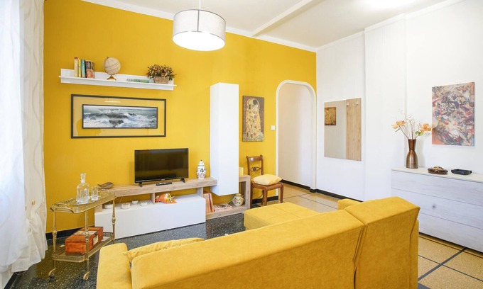 Molassana Apartment | Gorgeous apartment in Genova with WiFi