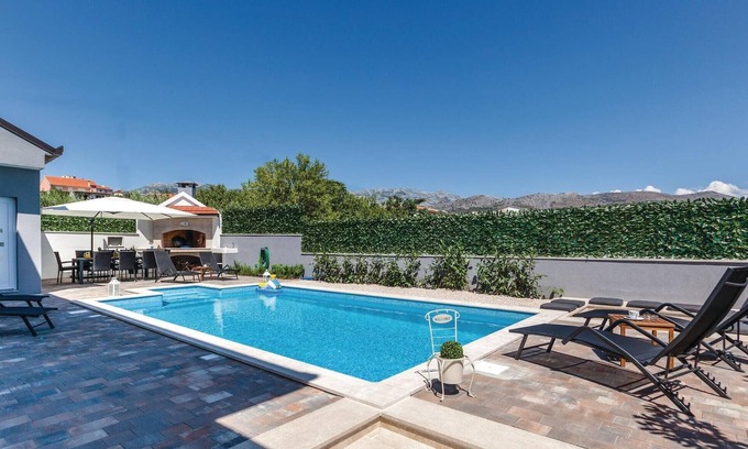 Stobrec Apartment | Gorgeous apartment in Split with WiFi