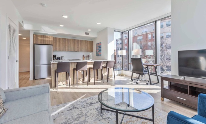 West Fens Apartment | Gorgeous Apt with Kitchen