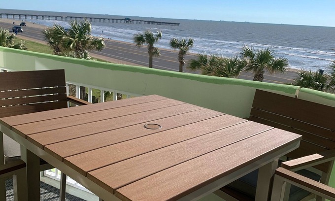 Galveston Condo | Gorgeous balcony with ocean views !