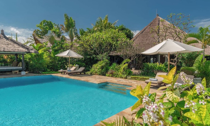 Banjartegehe Villa | Gorgeous beachfront Villa Jasmine, Lovina!