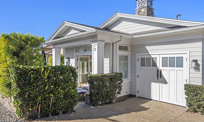 Del Mar Cottage | Gorgeous Beach Cottage, Minutes Walk To Beautiful Del Mar Beaches Or Restaurants