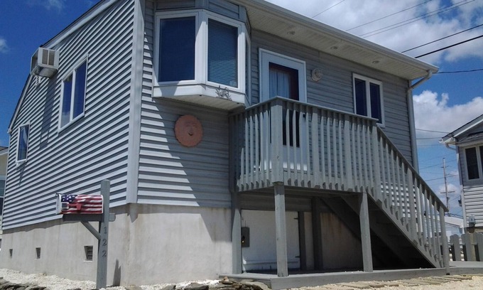 Lavallette House | Gorgeous Beach Home. 1 Block to Ocean & Bay… Winter ‘25 and Spring ‘26 Available