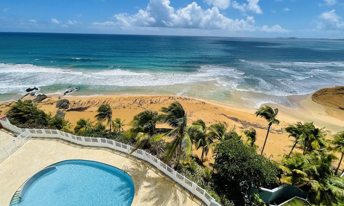 La Pared Condo | Gorgeous Beachfront Condo with Amaing Ocean View. walk to Beaches & Restaurants