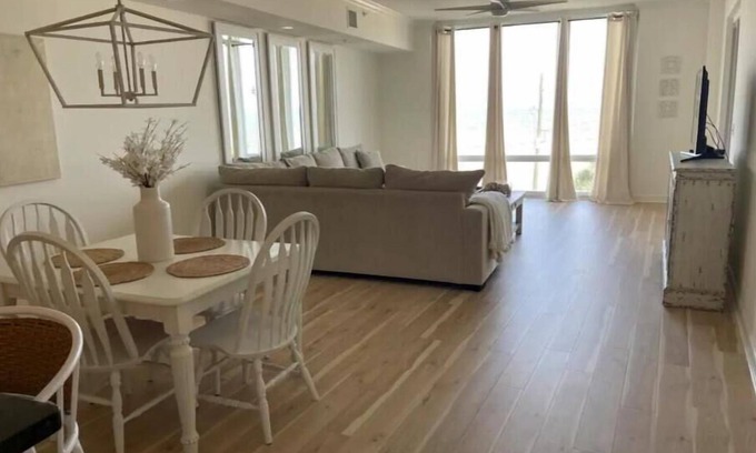 Gulfport Condo | Gorgeous Beachfront Condo with nocean views