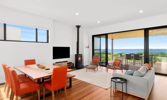 Tomakin House | Gorgeous Beachfront house in Tomakin