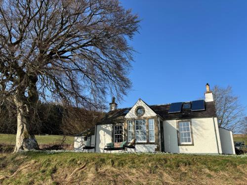 Eddleston House | Gorgeous boutique off-grid cottage near Peebles
