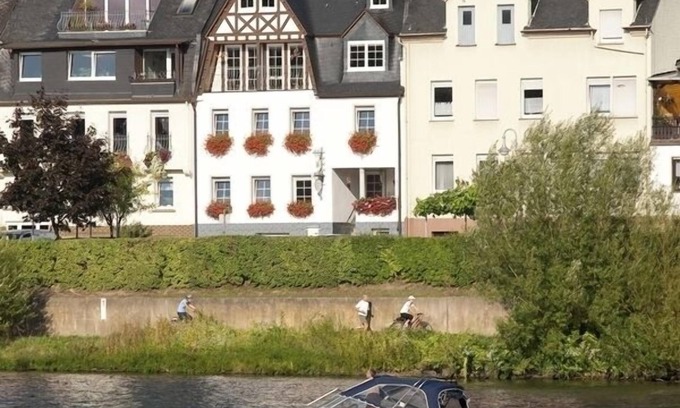 Zell Apartment | Gorgeous bright Riverside Apartments, Zell Mosel, At Hahn Airport bus line