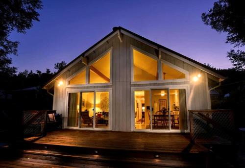 Dunsmuir House | Gorgeous Cabin Close to Lake in Dunsmuir, California