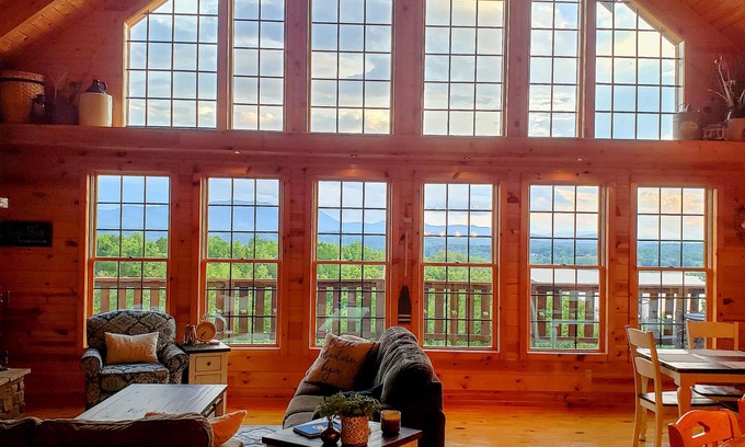 Newport House | Gorgeous Cabin With Amazing Views of the Smokies