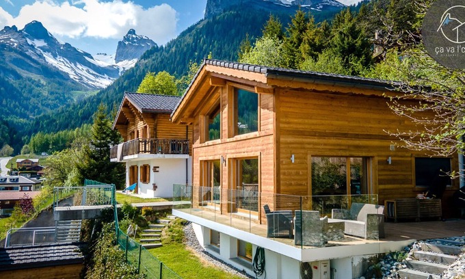 Ovronnaz Ski Chalet | Gorgeous Chalet l'O in the middle of the resort