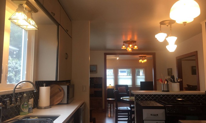 Piedmont Avenue House | Gorgeous cheerful 2br/2ba in great part of North Oakland