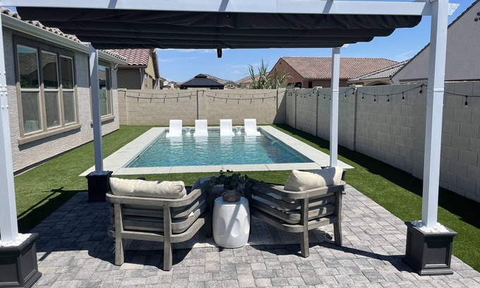 Glendale House | Gorgeous, clean, new build, walking distance to Stadium, Westgate + Outlet Mall!