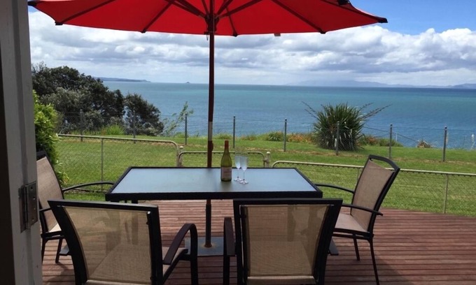 Orere Point House | Gorgeous Cliff Top Kiwi Bach facing the sea