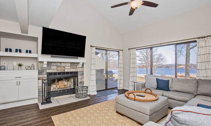 Innsbrook Condo | Gorgeous, Completely Remodeled, Waterfront Condo on Aspen Lake!
