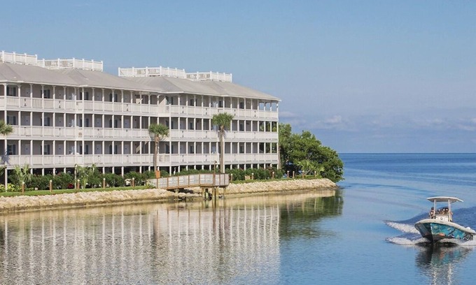 New Town Condo | Gorgeous Condo at Hyatt Beach House fantastic amenities