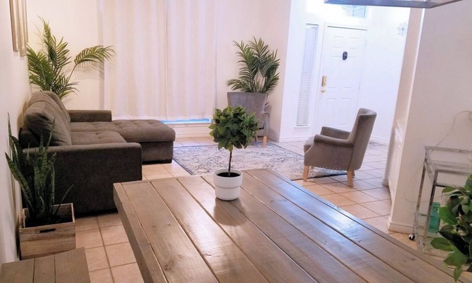 Wellborn Condo | Gorgeous condo, 2 miles to Kyle Field. Free UT vs A&M 2 tickets 2024 game.