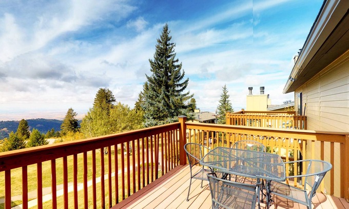 Boise Condo | Gorgeous condo with beautiful views - close to the slopes