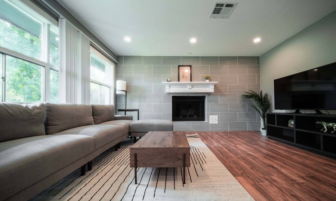Houston House | Gorgeous, Cozy, Cheerful 4 Bedroom home in Houston