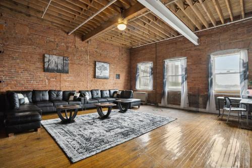 Detroit Apartment | Gorgeous Downtown Detroit Loft - Fully Equipped